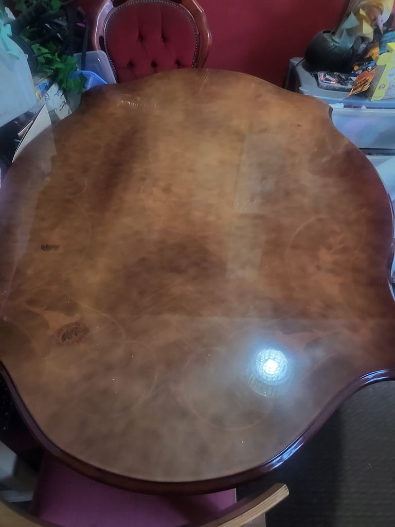 Free wooden dining table with chaire. Throsk FK77NA Stirlingshire. 