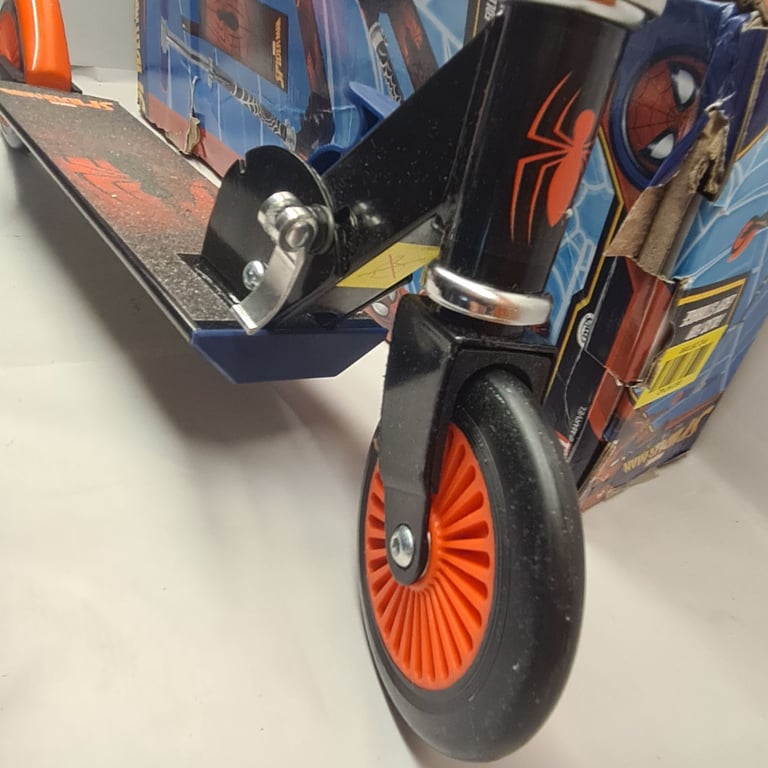 The Ultimate Spider-Man Foldable 2 Wheel Scooter 357