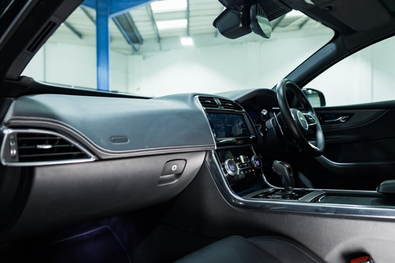 2021 Jaguar XE 2.0 D200 R-Dynamic SE 4dr Auto SALOON DIESEL Automatic