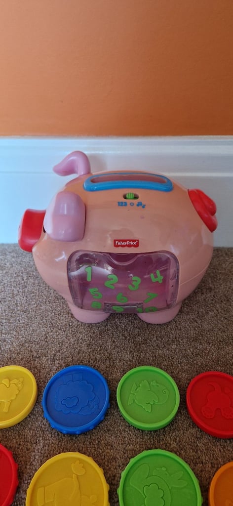 FISHER PRICE LAUGH AND LEARN COUNTING PIG. INCLUDES BATTERIES.