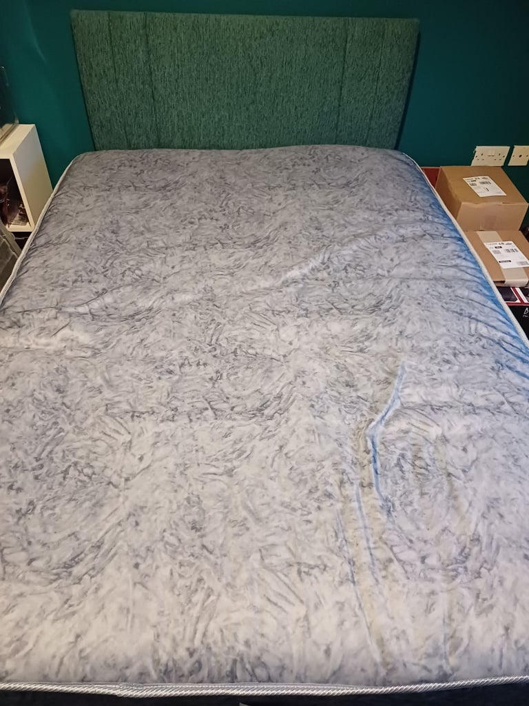 Double bedframe and mattress