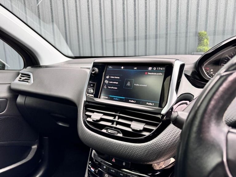 2018 Peugeot 2008 1.2 ALLURE PREMIUM 5d 82 BHP Hatchback Petrol Manual