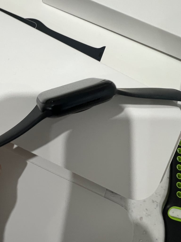   Apple Watch SE 40mm( second edition )battery health 98%