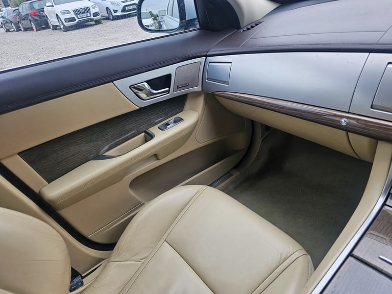 2012 Jaguar XF 2.2d [200] Premium Luxury 4dr Auto SALOON Diesel Automatic