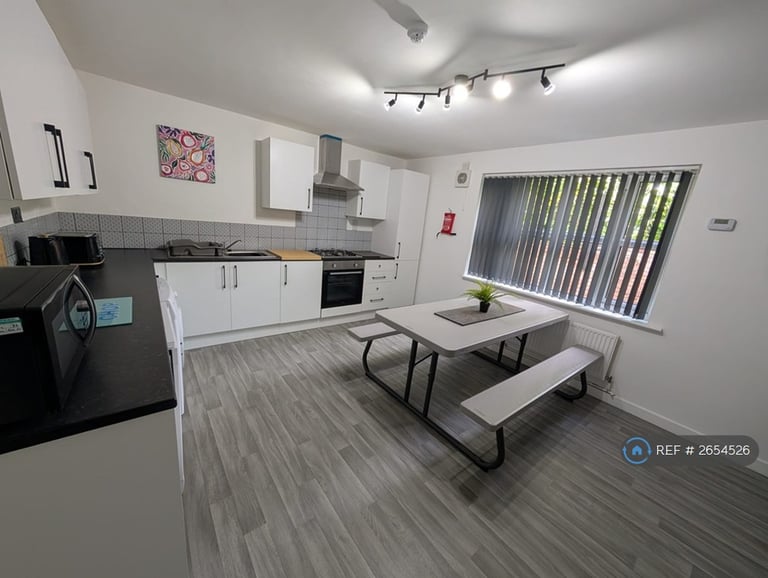 6 bedroom house in Denison Court, Nottingham, NG7 (6 bed) (#2654526)