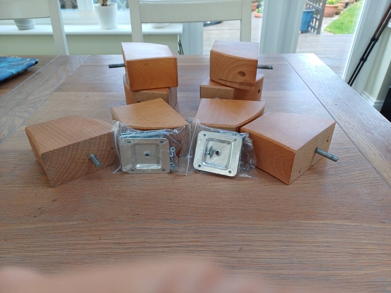 Replacement feet for settee or armchair .