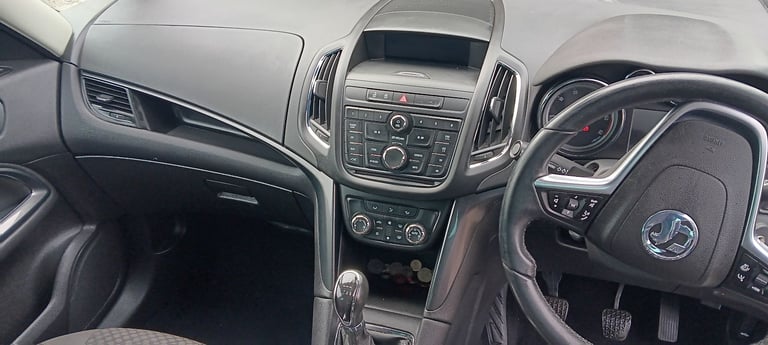 7 Seater Vauxhall Zafira Tourer 2.0