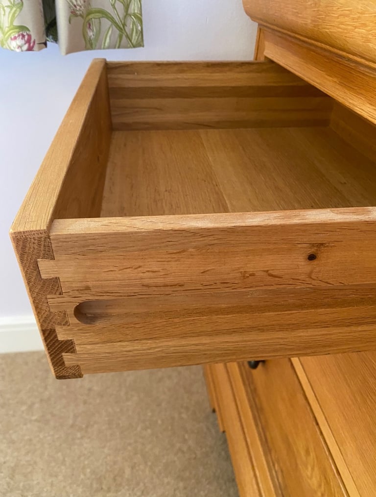 Willis & Gambier large solid oak chest of 5 drawers bedside table sideboard dresser & mirror Ex cond