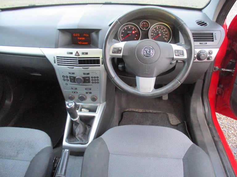 VAUXHALL ASTRA 1.6 PETROL 5 DOOR. 12 MONTHS MOT. RECENT SERVICE. TIMING BELT DONE.