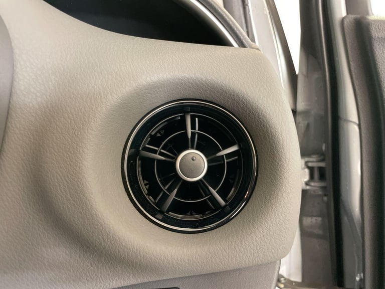 2019 Toyota Yaris 1.5 VVT-i Icon Tech Hatchback 5dr Petrol CVT Euro 6 (111 ps) - SAT NAV + PA HAT...