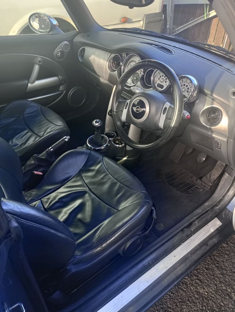Mini, CONVERTIBLE, Convertible, 2005, Manual, 1598 (cc), 2 doors