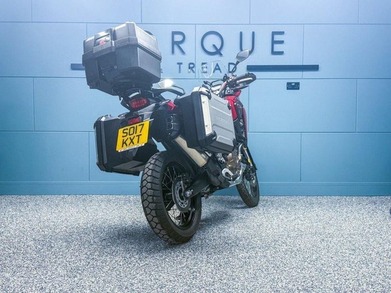 2017 17 HONDA CRF1000L AFRICA TWIN 1000 MANUAL - LOW MILES - FULL LUGGAGE