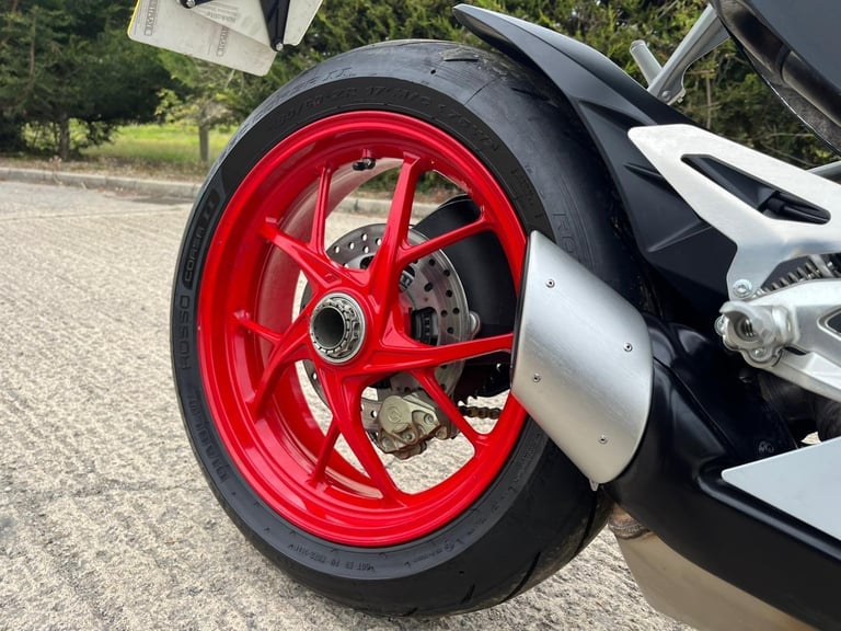 2022 71 DUCATI PANIGALE V2 WHITE - 1421 MILES HPI CLEAR SPORTS 955 NEW MOT