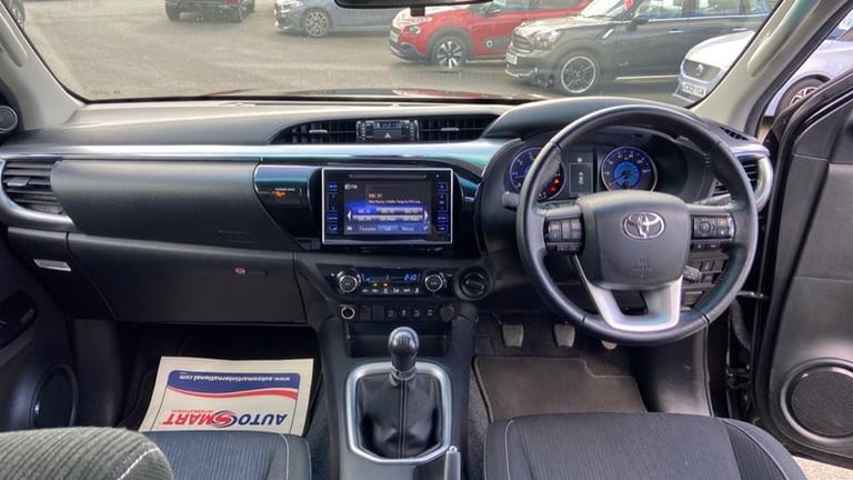 2019 Toyota Hilux 2.4 D-4D Invincible Pickup Double Cab 4dr Diesel Manual 4WD Euro 6 (s/s) (T Pic...
