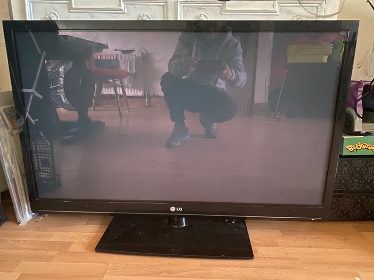 LG 42PJ350 42 Inch LCD HD Plasma TV with Built In HD Tuner