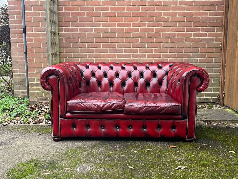 Stunning Oxblood Red Leather Chesterfield 2-Seater Club Sofa