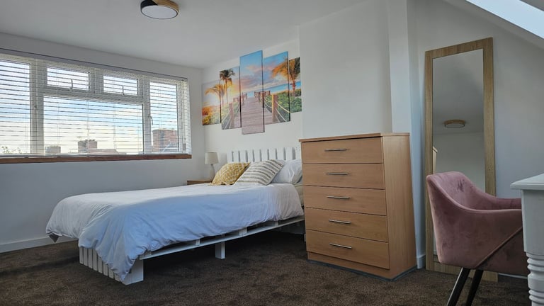 4 Bedroom House, Newly Renovated - open plan kitchen.