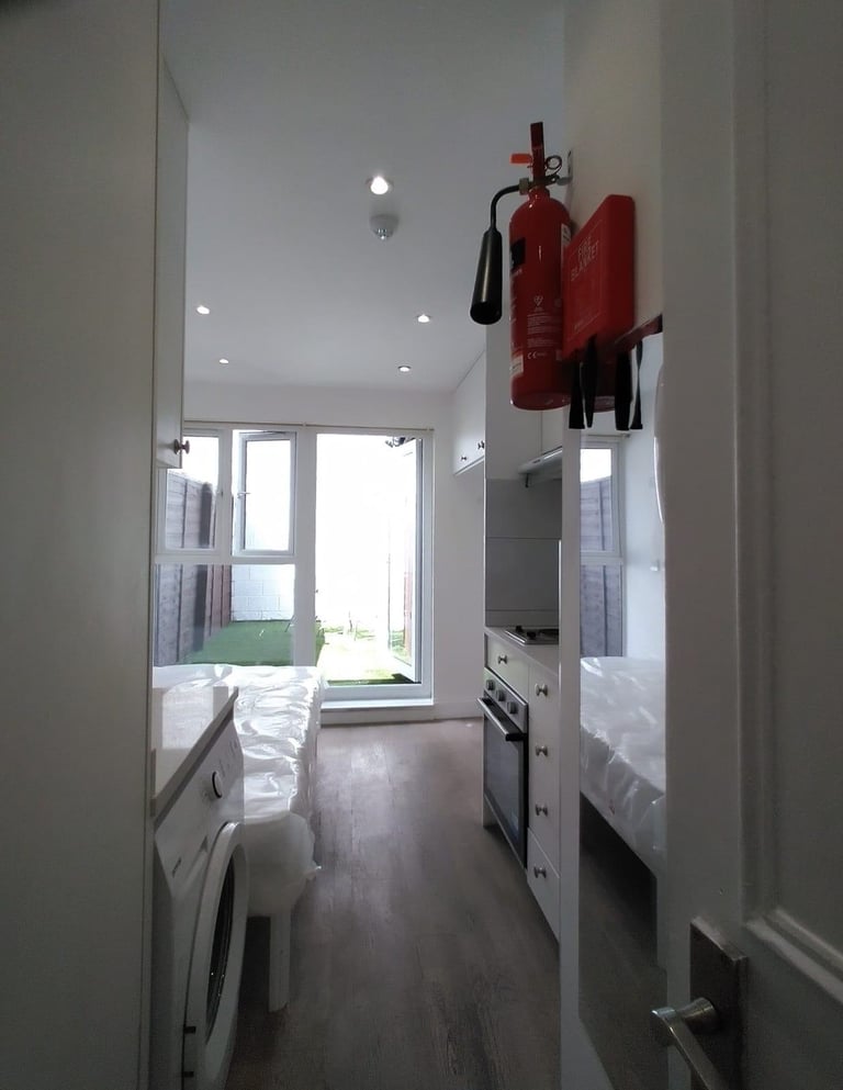 DSS SELF CONT GROUND FL FLAT NR BATTERSEA PK&CHEL BRIDGE EASY COMM KENSINGTON,CITY&WESTEND