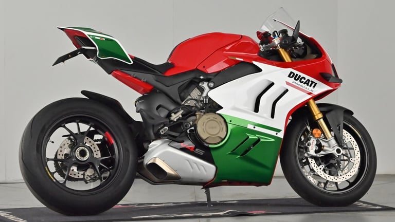image for 2022 Ducati Panigale V4S 1103 Super Sports Petrol Manual Euro 5 (216 ps) Super Sports Petrol Manual