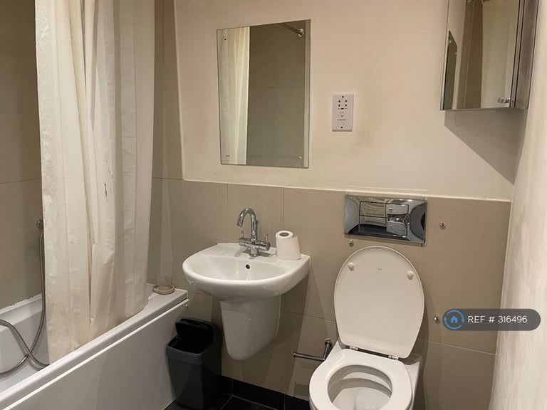2 bedroom flat in Barton Mill Road, Canterbury, CT1 (2 bed) (#316496)