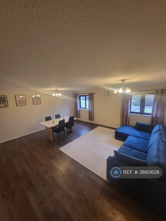 3 bedroom flat in Eastfield Road, Glasgow, G21 (3 bed) (#2660628)
