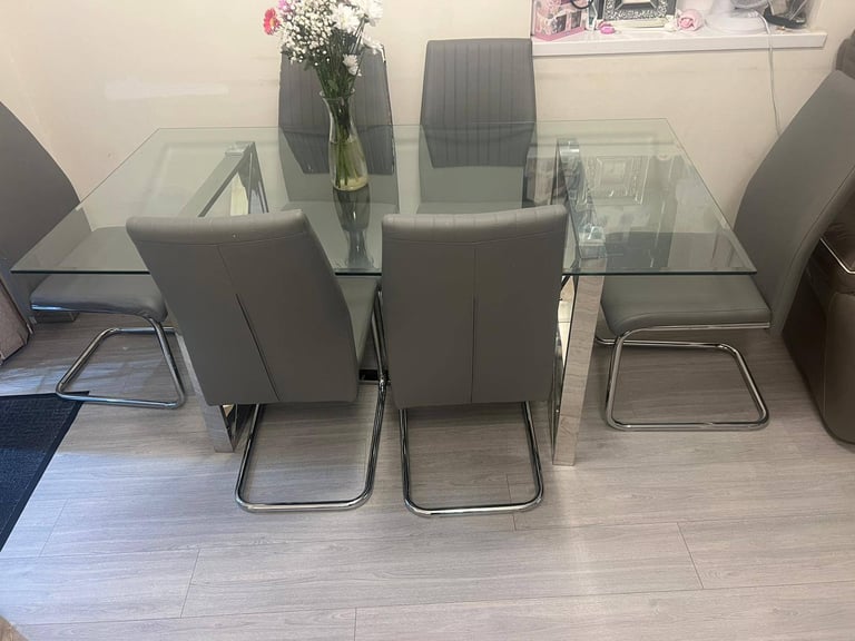 Stylish designer table set (can deliver)