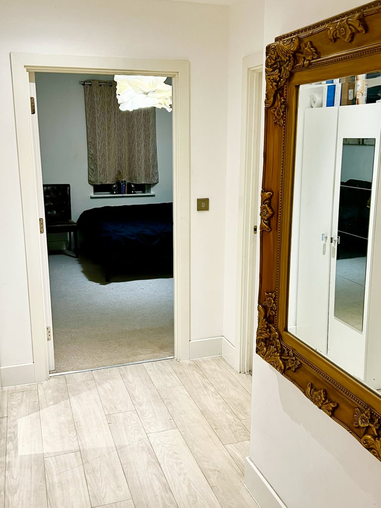 2 bathroom , 2 bedroom, Ensuite and 35% DISCOUNTED to have nice flatmate.