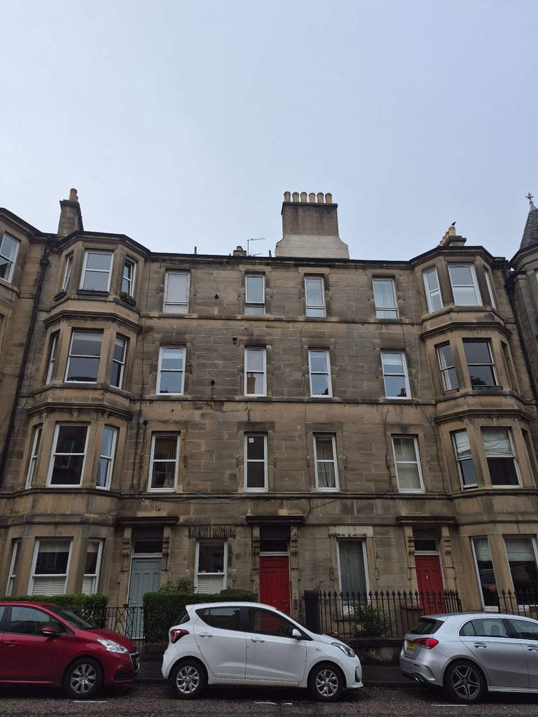 4 bed 2 bath flat with roof terrace to rent