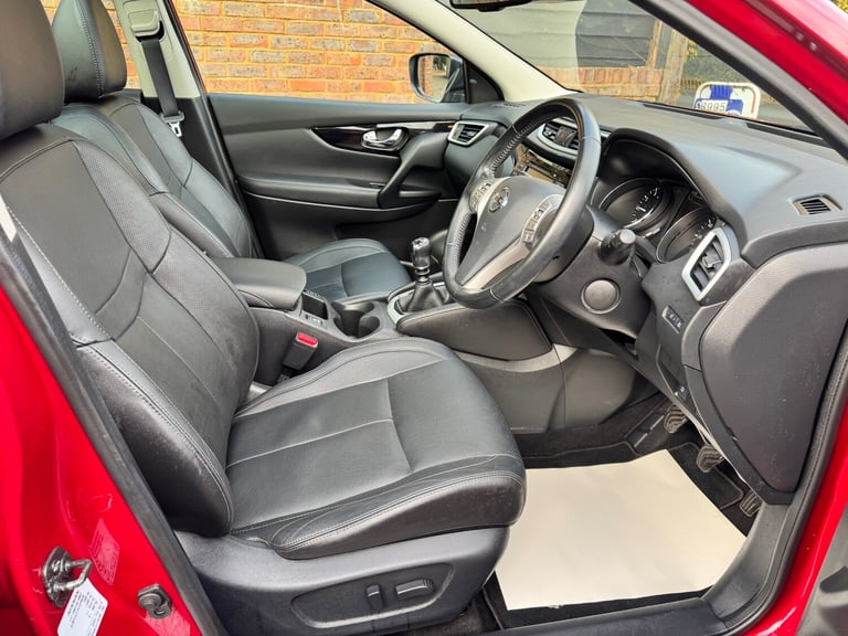 2015 Nissan Qashqai 1.6 DiG-T Tekna [Non-Panoramic] 5dr HATCHBACK Petrol Manual