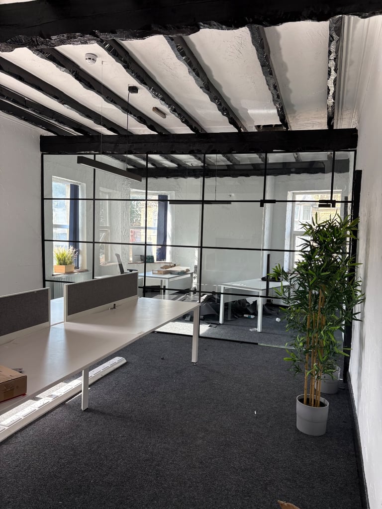 Glass screens, balustrades, splashbacks 