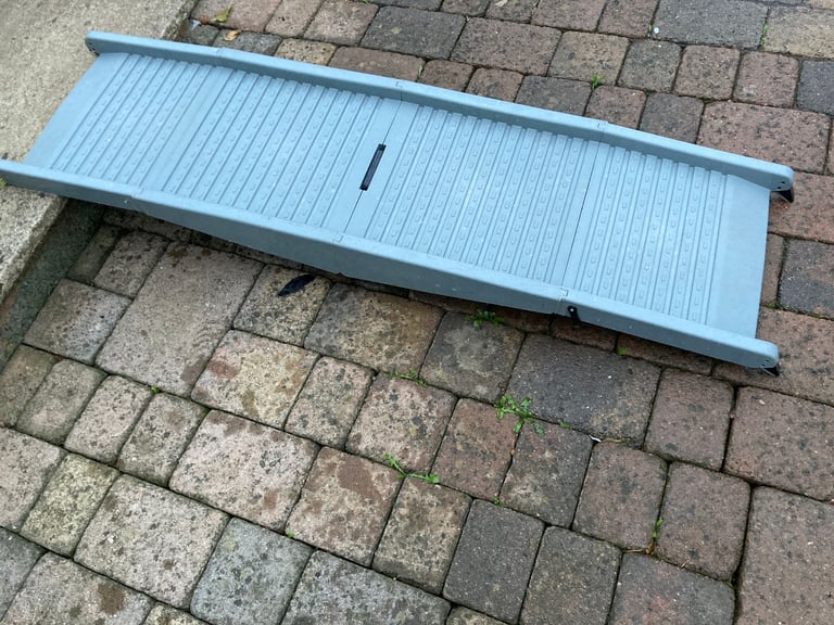 FOLDING ANTI SLIP DOG RAMP