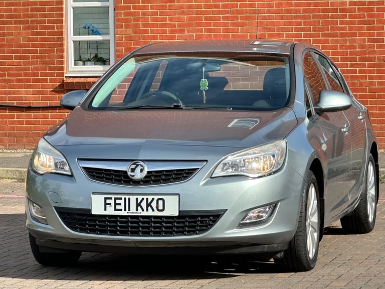 2011 Vauxhall Astra 1.4 16v Exclusiv Euro 5 5dr HATCHBACK Petrol Manual