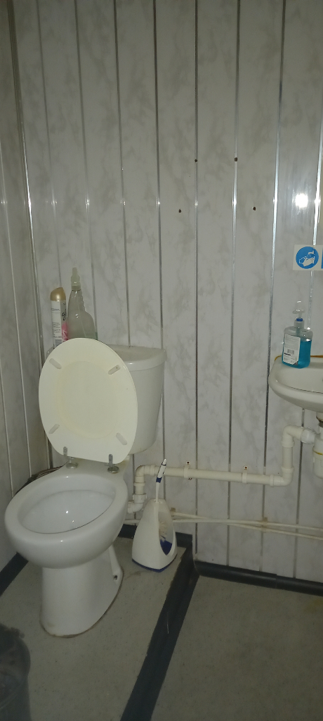 **LET BY**35 SNOW HILL**SHELTON**COMMERCIAL PROPERTY**