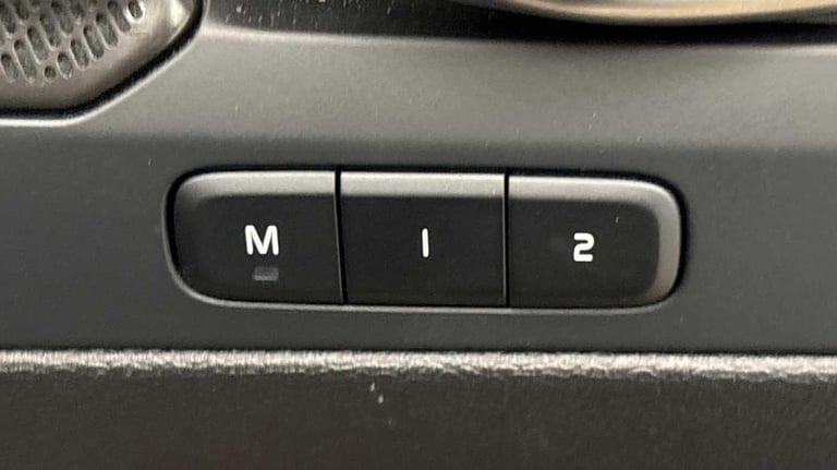 2025 Volvo XC40 2.0 B4 MHEV Ultra Bright DCT Auto Euro 6 (s/s) 5dr ESTATE Petrol/Electric Hybrid ...