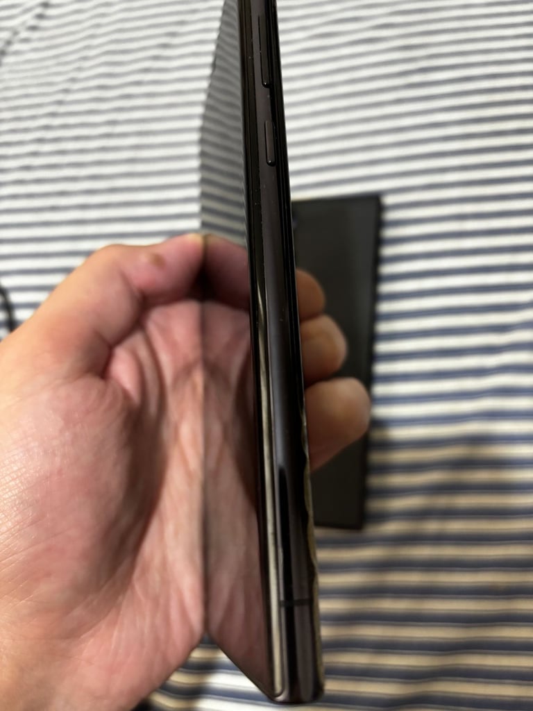 📱 Samsung Galaxy S22 Ultra – 256GB | 12GB RAM | Mint Condition