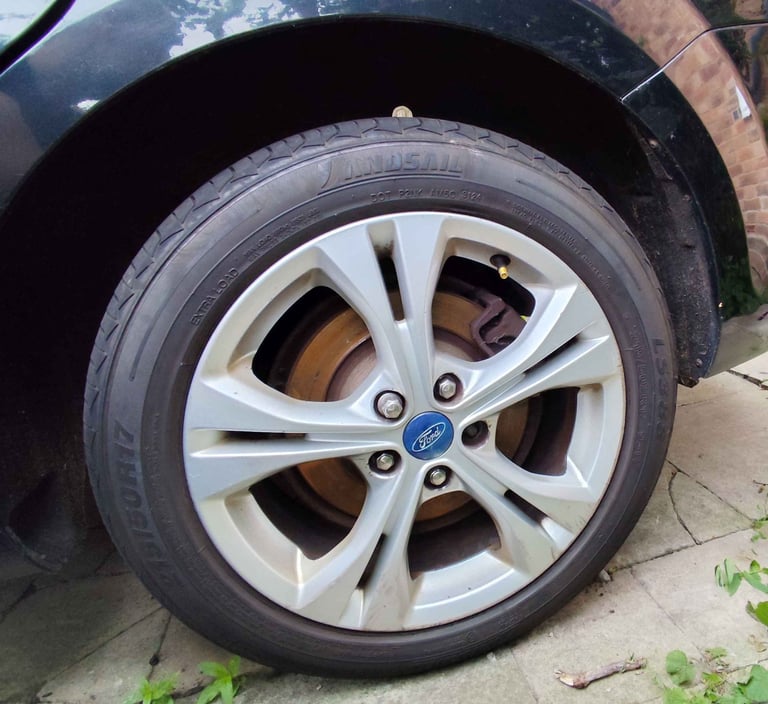 image for Ford Mondeo MK4 R17 Alloy Wheel whit GOOD tyre £80