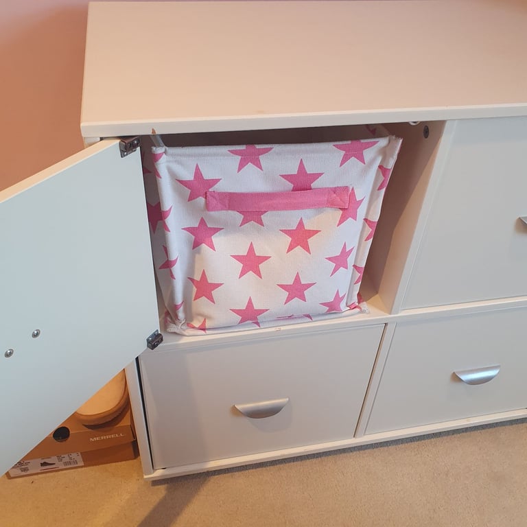 Bedroom White Cupboards with matching baskets 