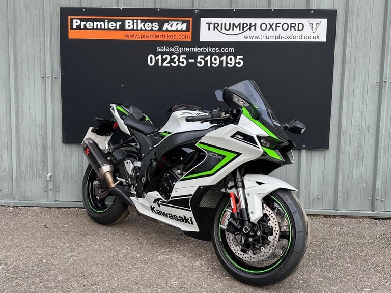 GOREGOUS ONE OWNER 2023/23 KAWASAKI ZX10-R PERFORMANCE MOTORCYCLE