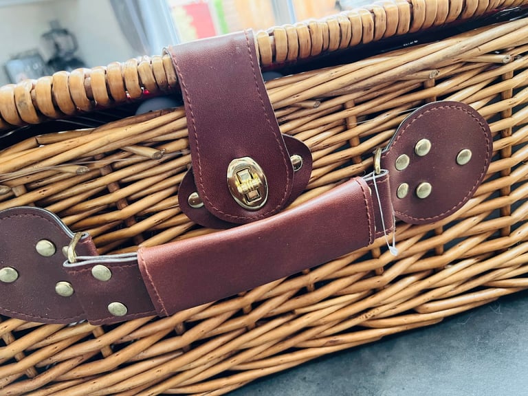 The Gift Company Stunning Picnic Basket with in-built Cool Box