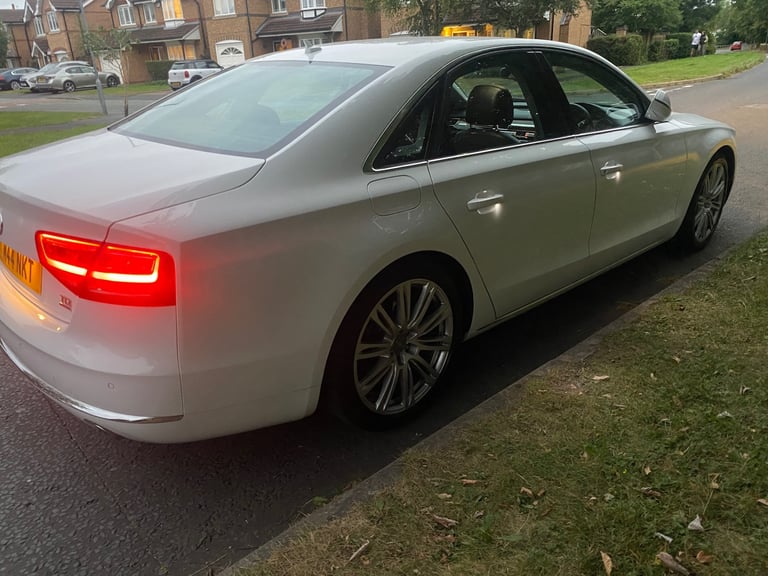 2011 Audi A8 3.0 TDI Quattro SE TIP Auto - 20'' ALLOY WHEELS - FULLY LOADED - 6 STAMPS SALOON Die...