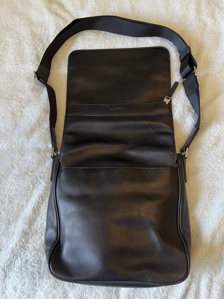 Michael Kors Bag looks stunning official label inside NEW