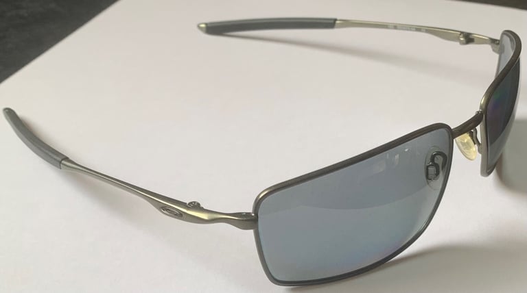 image for Men’s Oakley sunglasses 