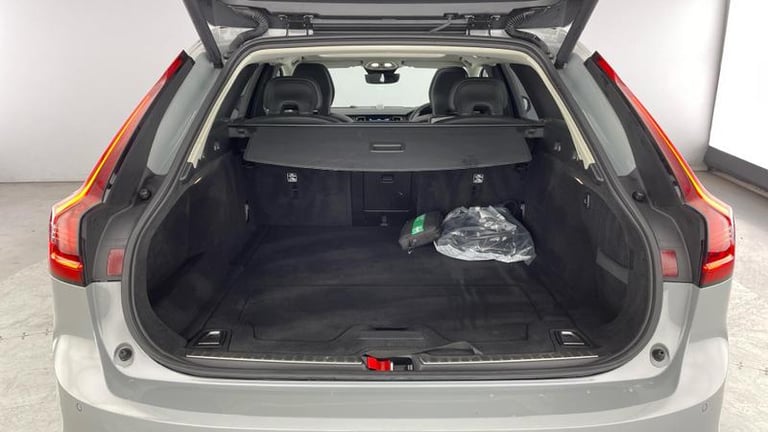 2024 Volvo V90 Ultra T8 AWD Plug-in hybrid Electric/Petrol Dark Automatic Estate Petrol Automatic