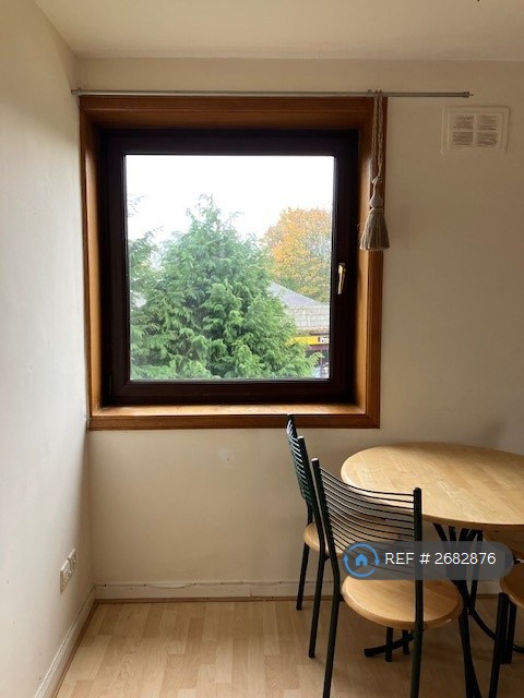 2 bedroom flat in Oldcroft Place, Aberdeen, AB16 (2 bed) (#2682876)