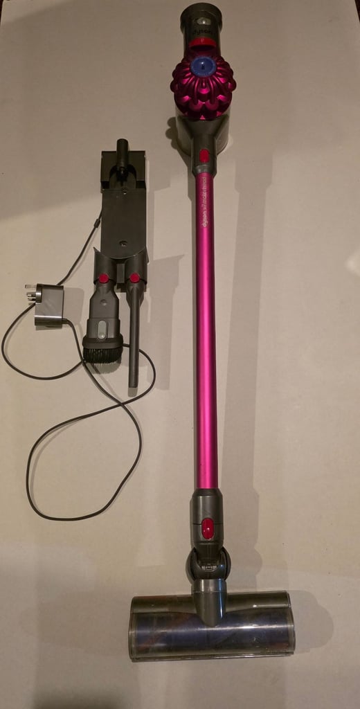 Dyson v7 motorhead handheld vacuum