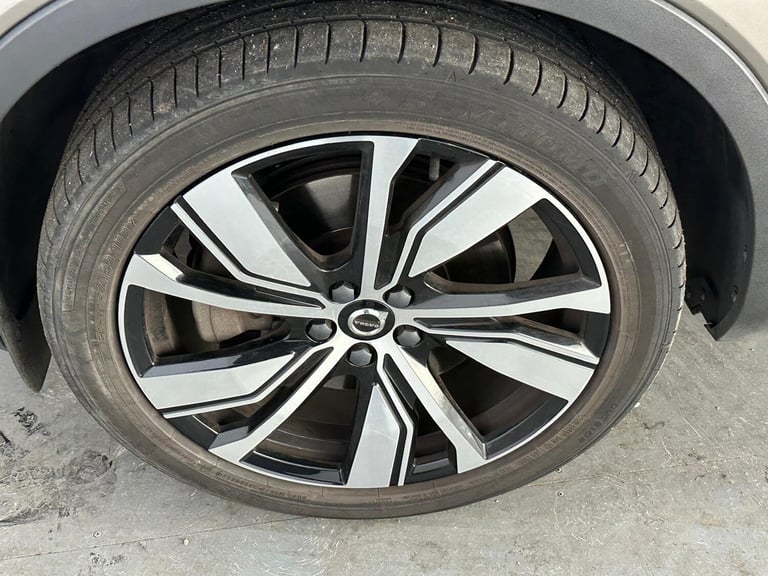  Volvo XC40 1.5h T4 Recharge 10.7kWh R-Design Auto Euro 6 (s/s) 5dr Petrol/Electric Hybrid Automatic