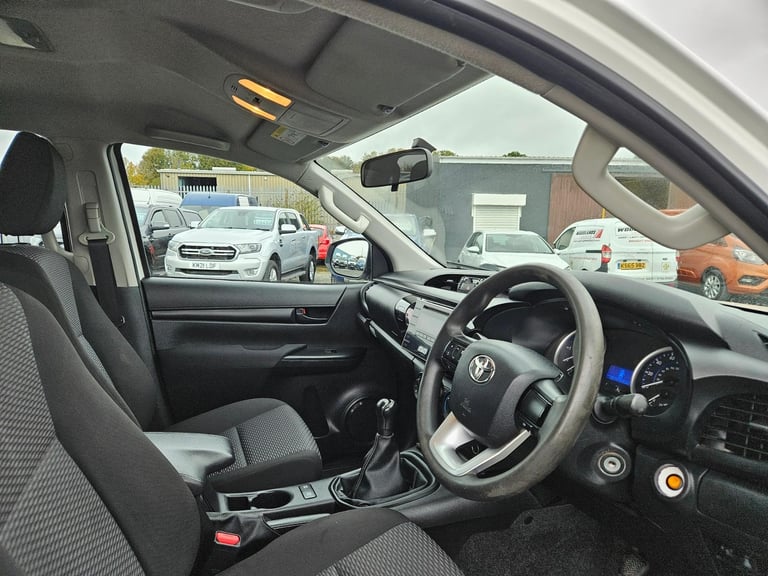 2019 ON A 69 TOYOTA HILUX ACTIVE D-4D 4WD 2.4 150BHP D/CAB PICKUP ULEZ FREE ZONE