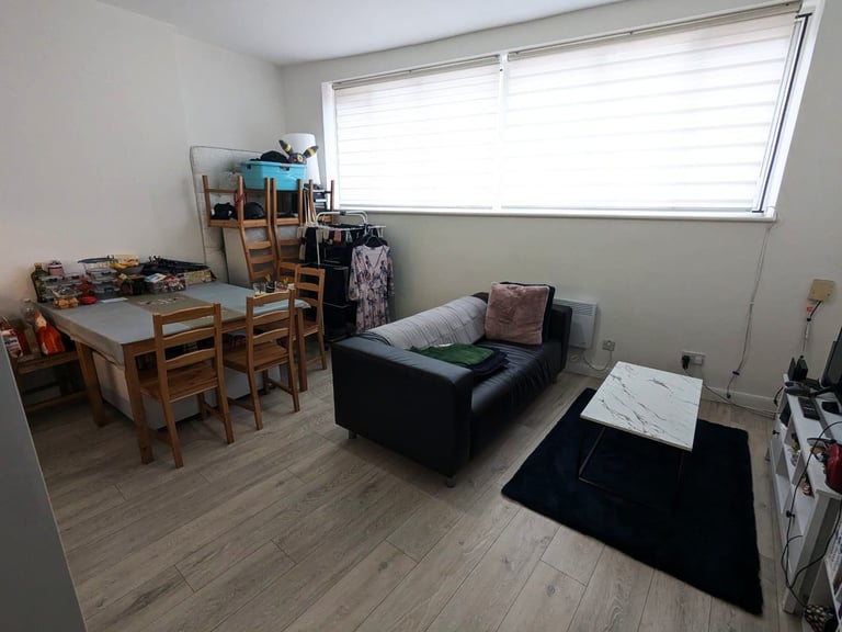 Recently refurbished first floor 3 bedroom flat above shop on High Road, Willesden NW10