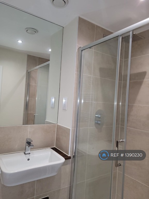 2 bedroom flat in Dakota Drive, Chatham, ME4 (2 bed) (#1390230)