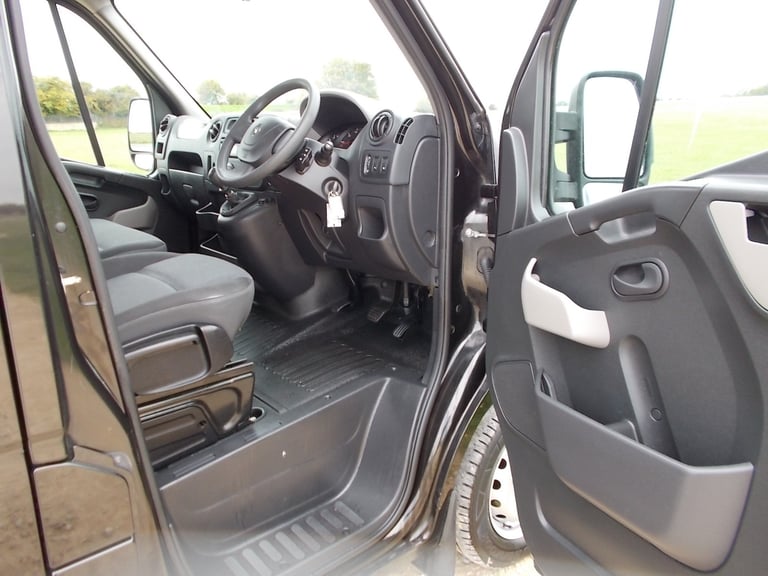2017 RENAULT MASTER MM33 6 DOOR WHEELCHAIR ACCESSIBLE DISABLED MOBILITY MINIBUS